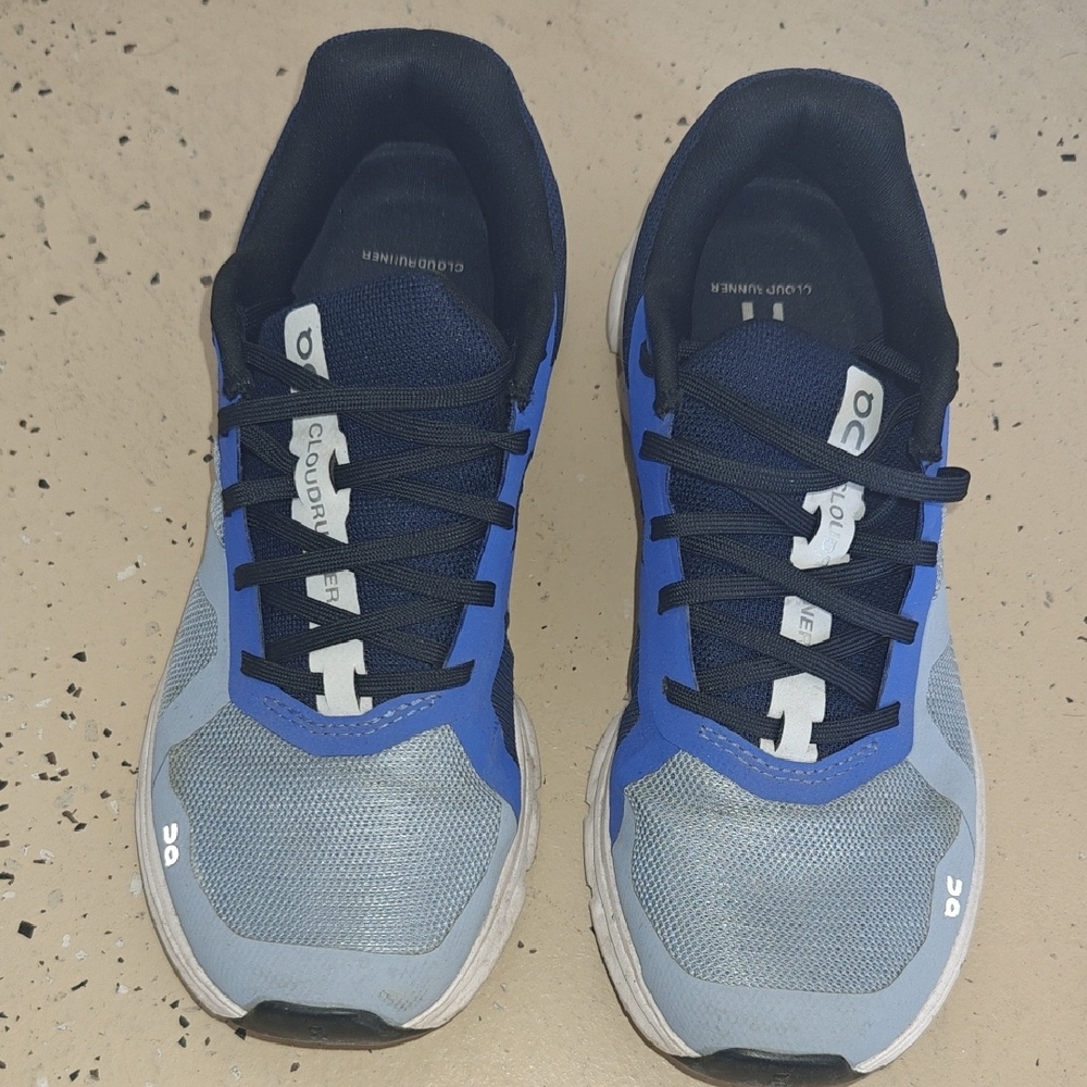 On Cloud Runner Shoes Size 8